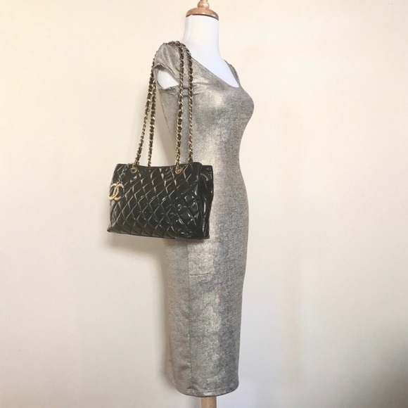 CHANEL Vintage Black Patent Leather Zipper Tote - Picture 3 of 7